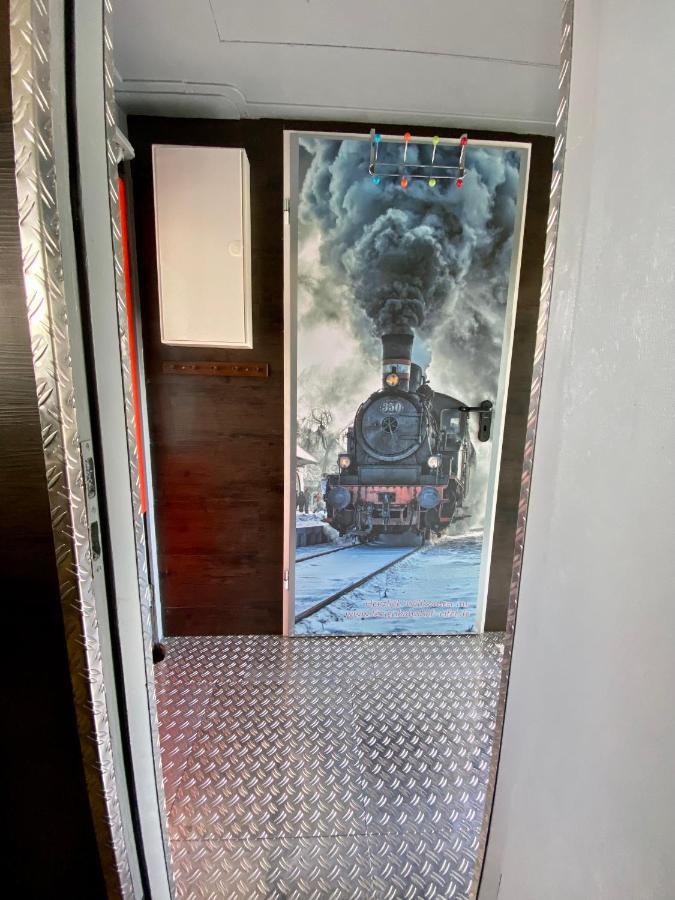 فيلا Gleis 1, Eisenbahn Waggon Mit Whirlpool Und Ofen Dahlem  المظهر الخارجي الصورة